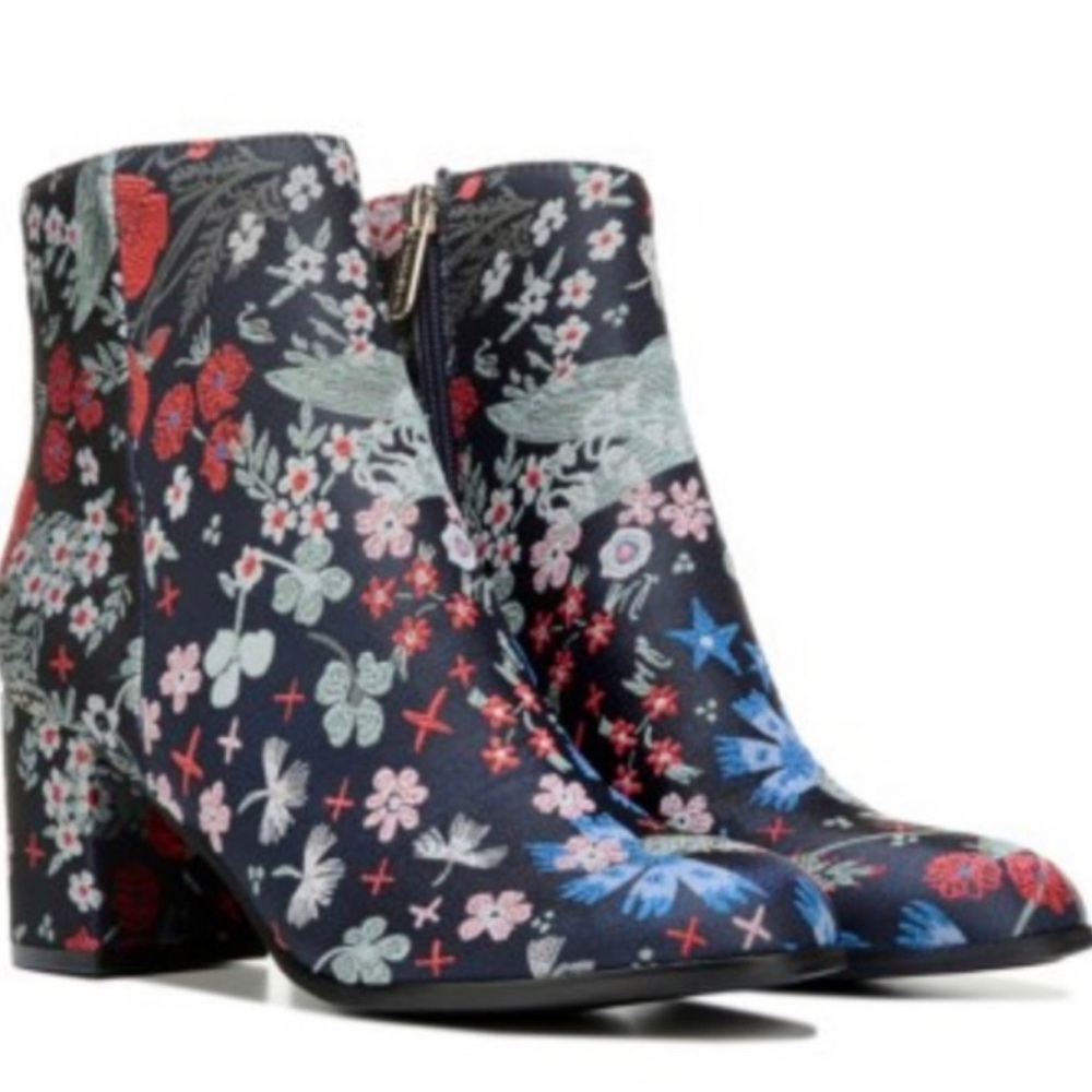 Indigo Rd Womens size 9.5 embroidered floral boots EUC